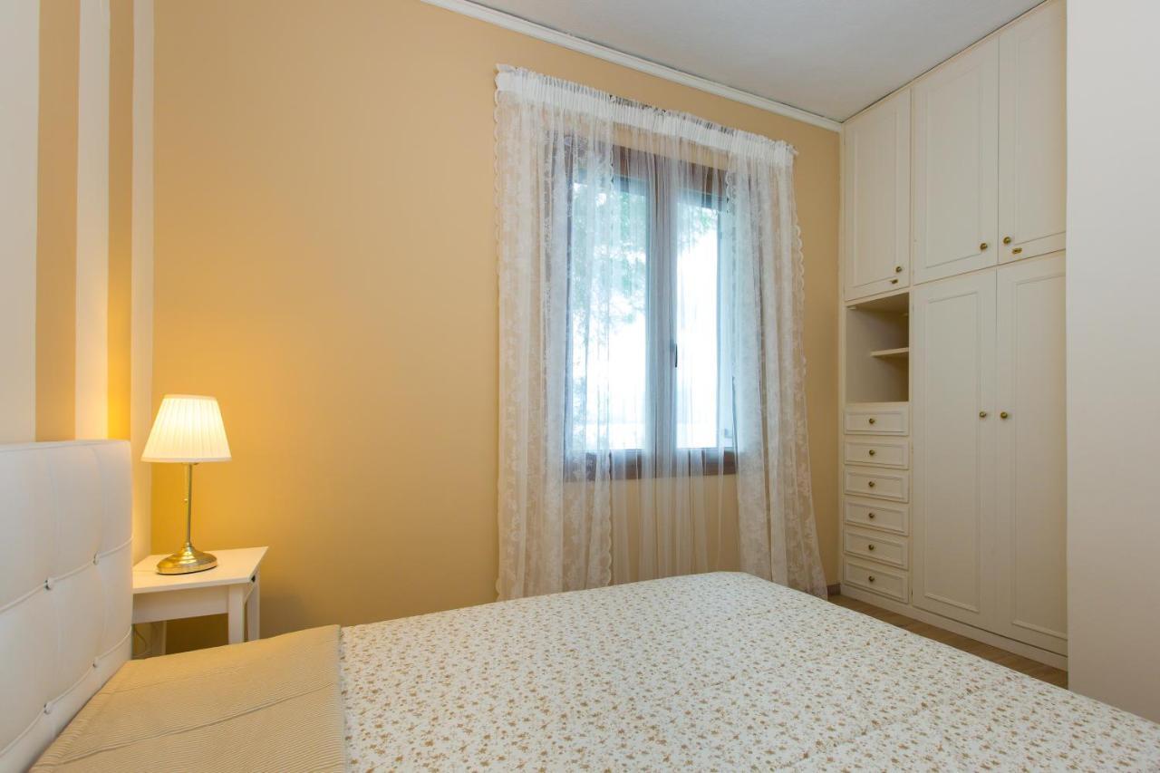 Beachfront Family Villa Katerina With Private Pool, Playground, Bbq & Amazing Sea Views! Petres  Bagian luar foto