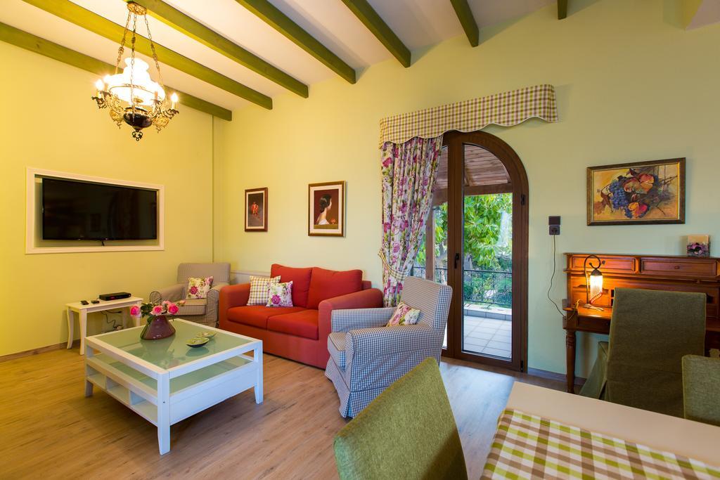 Beachfront Family Villa Katerina With Private Pool, Playground, Bbq & Amazing Sea Views! Petres  Bagian luar foto