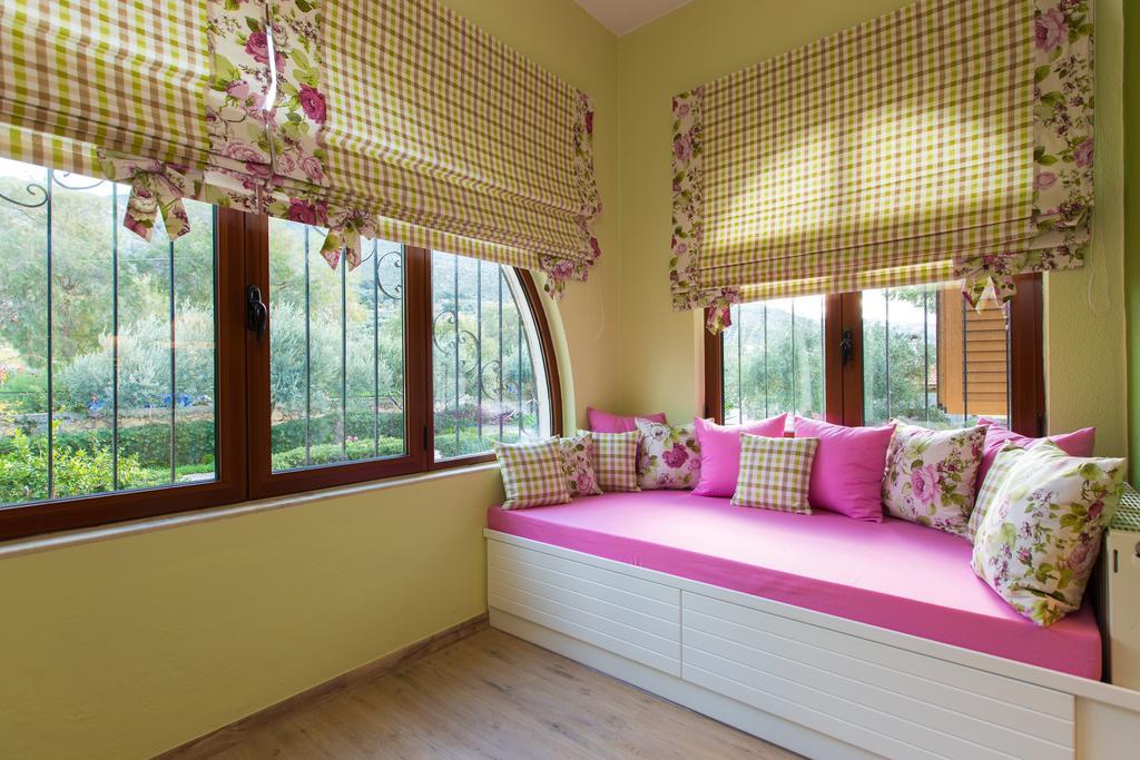 Beachfront Family Villa Katerina With Private Pool, Playground, Bbq & Amazing Sea Views! Petres  Bagian luar foto